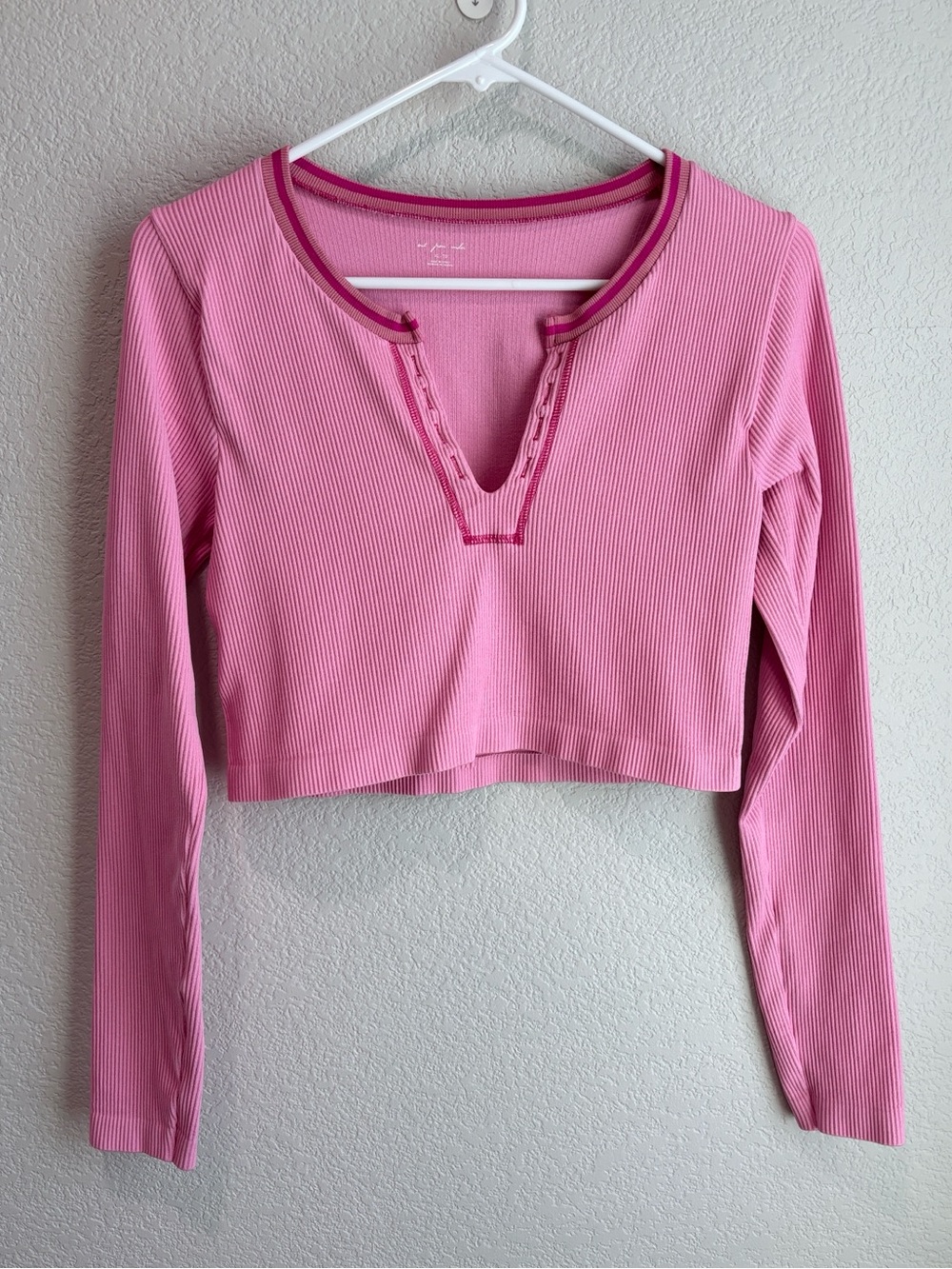Urban Outfitters Go For Gold Ribbed Seamless Long Sleeve Crop Top Pink Size XL